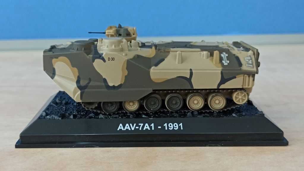 Macheta Vehicul amfibiu de asalt AAV-7A1 USA 1991 - Amercom Tanc 1/72