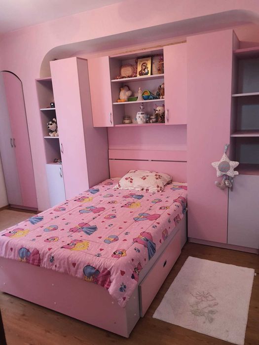 Închiriez apartament