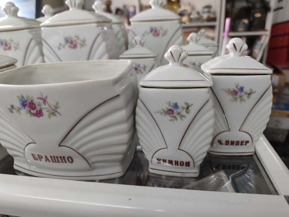 Български порцелан Сталин видин 1960 г буркани за подправки