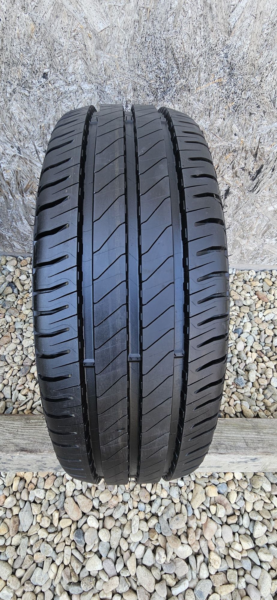 Anvelopa Continental 215/65 R16C 109/107T Michelin 215/65 R16C 106/104