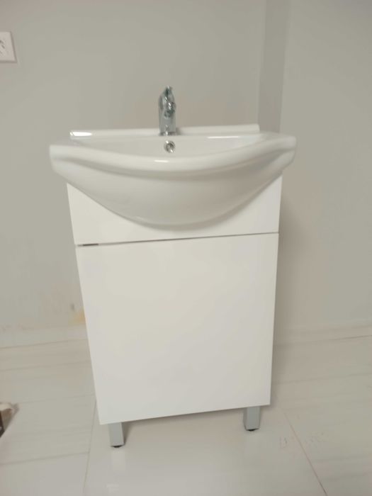 Шкаф за баня + мивка + смесител