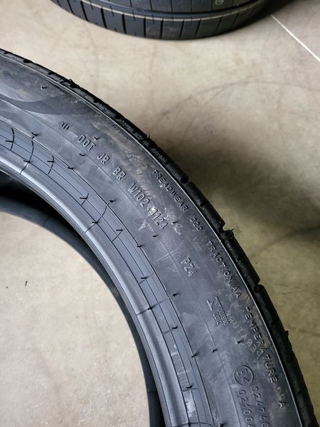 325/35/23//285/40/23 PIRELLI P-Zero Pz4 Mercedes