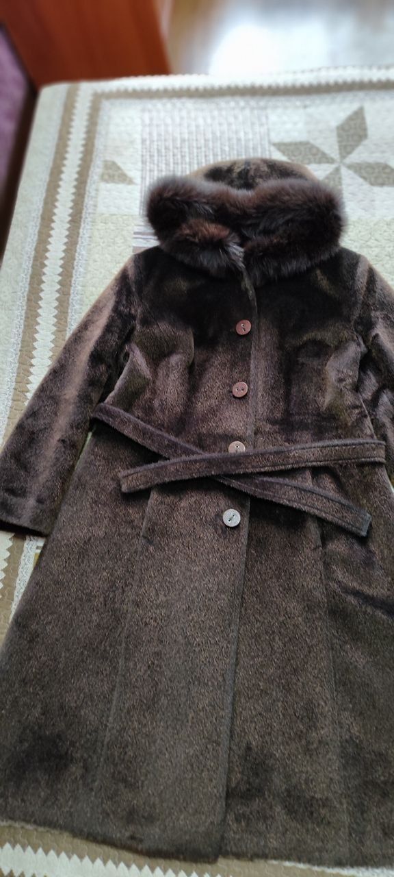 Продаётся зимнее пальто 52 размера