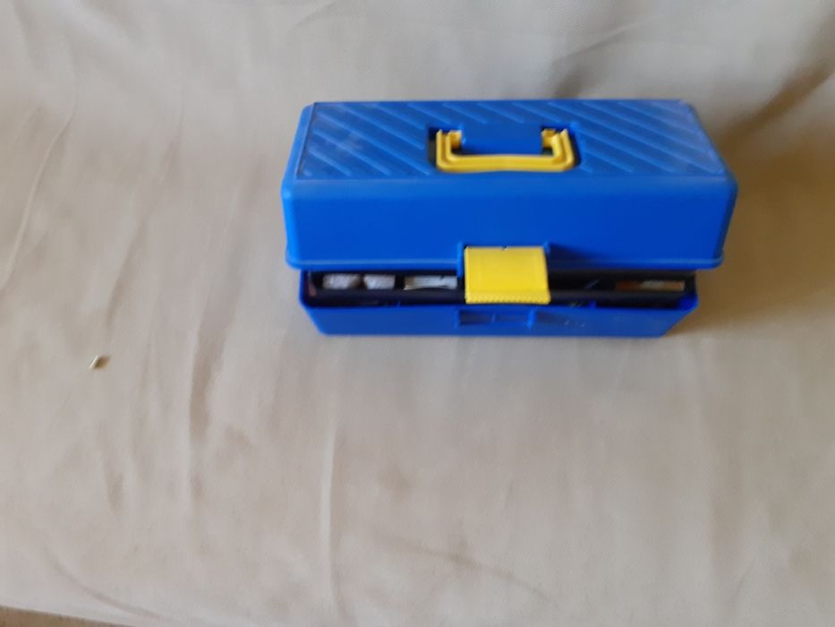 Cutie pescar albastra