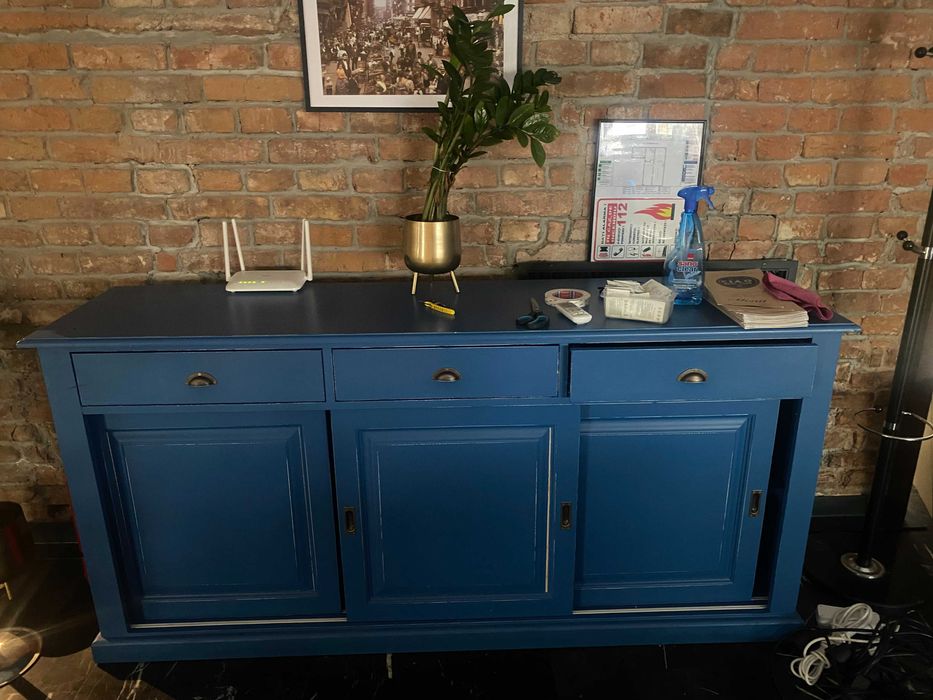 Biblioteca , bufet de vanzare