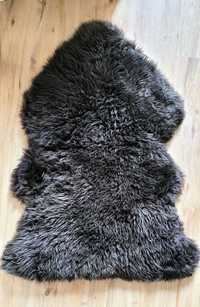 Агнешка кожа килим 106 х 80 см., като нова