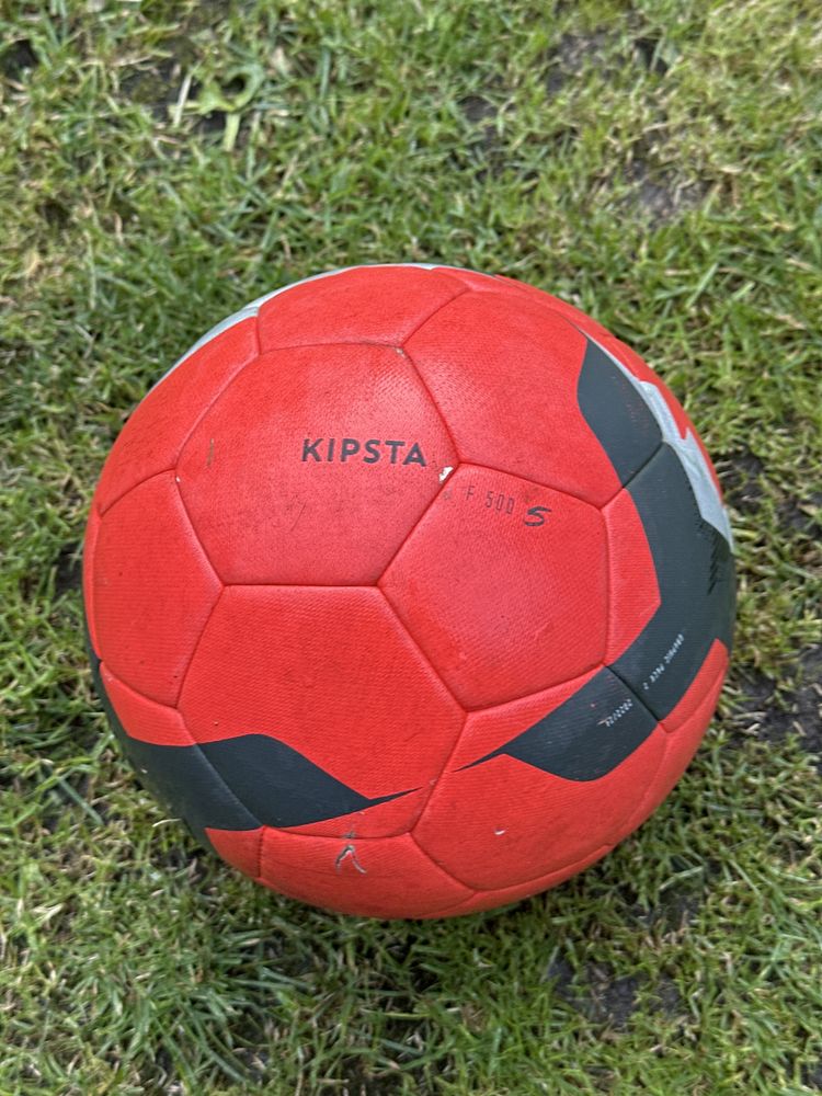 Продавам топка на Kipsta на ТОП цена
