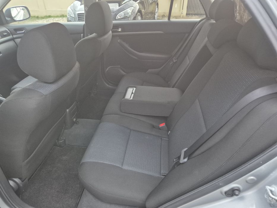 Toyota Avensis T25 2.0 126 cp 2008