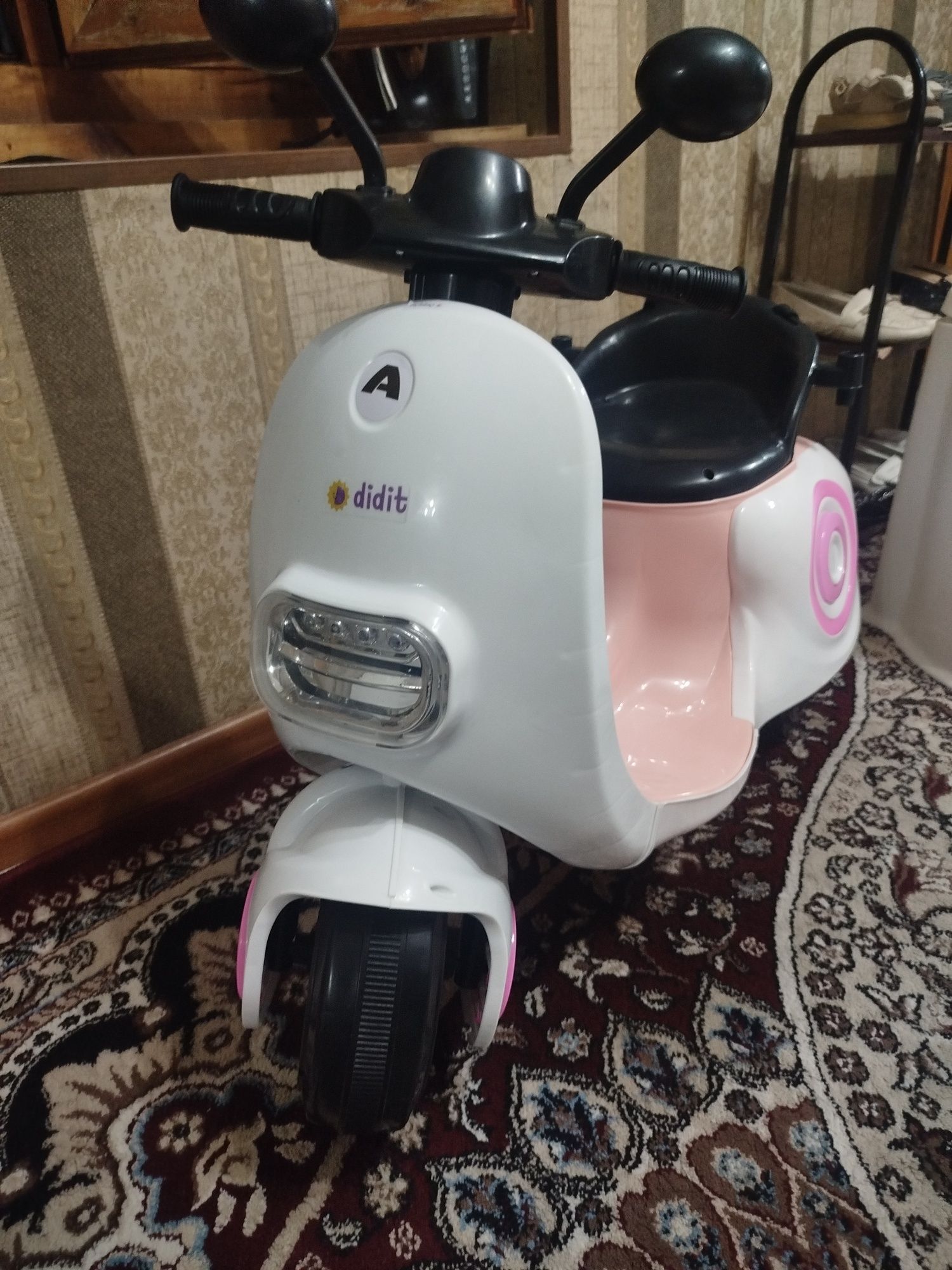 Elektron moped sotiladi
