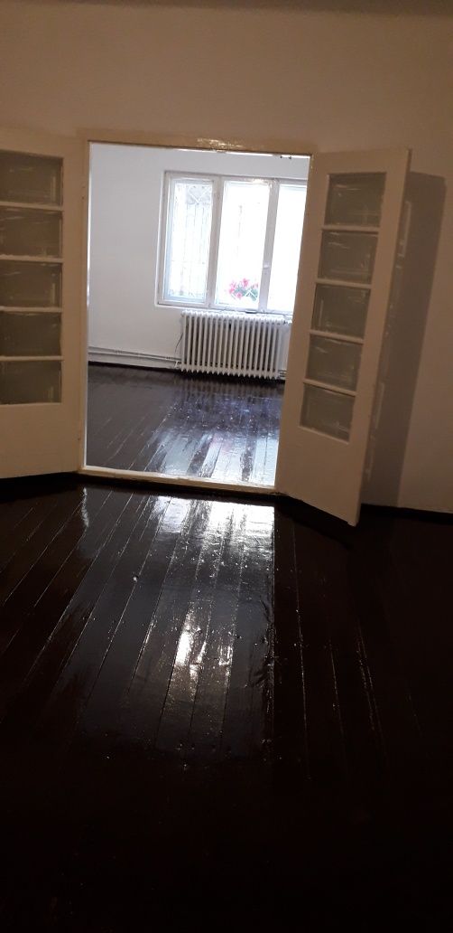 Proprietar,p. fiz. Vînd sp. comert, birou, atelier..Preț 270.000euro..