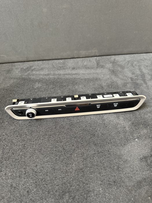 Panou radio butoane multimedia avarie BMW G05 G06 G07 G09 LCI