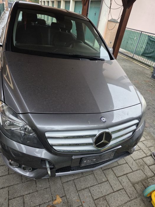 Mercedes b class 2012 Italia necessita vibrochen +baie 3900 euro craio