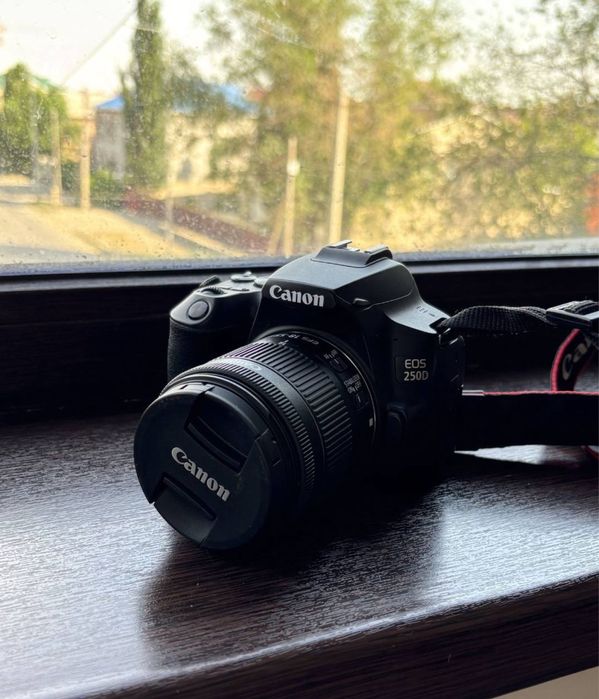 Продам фотоаппарат Canon 250D