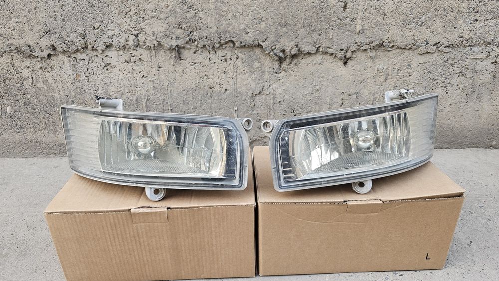 Продам противотуманные фары на Toyota Camry 35
