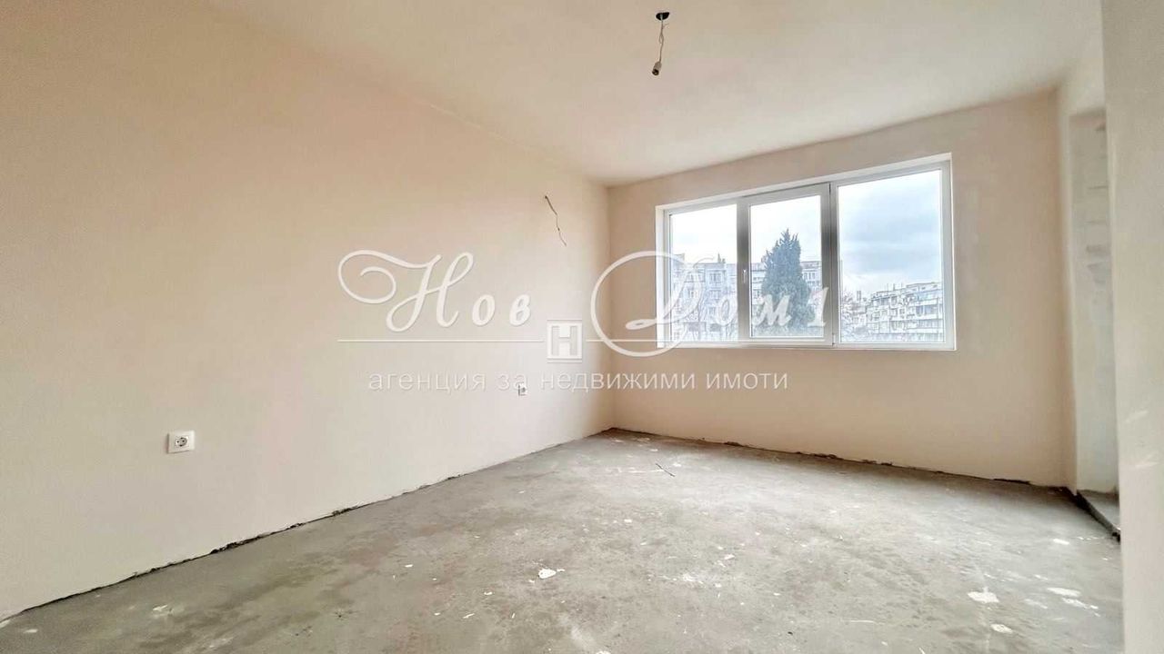 Продава се Тристаен апартамент в Пловдив, Остромила - 112 кв.м за 973 €/кв.м - Снимка #1