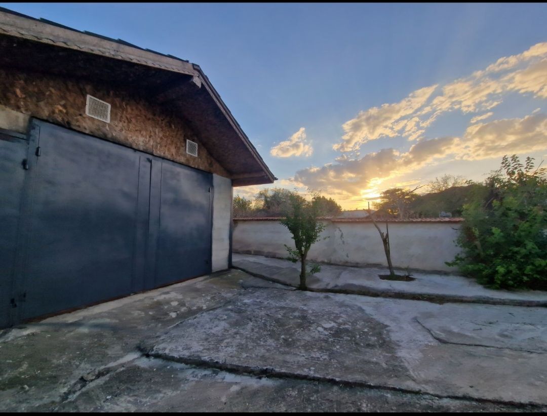 Продава се Къща в Бургас, Братя Миладинови - 140 кв.м за 893 €/кв.м - Снимка #2