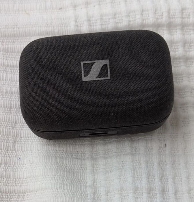 Caseta incarcare casti sennheiser momentum tw4