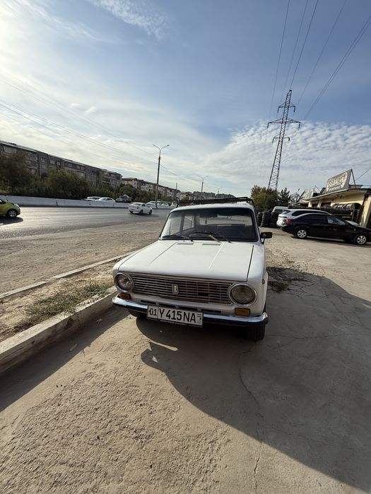 Vaz 2111 Rangi oq 1981 yil