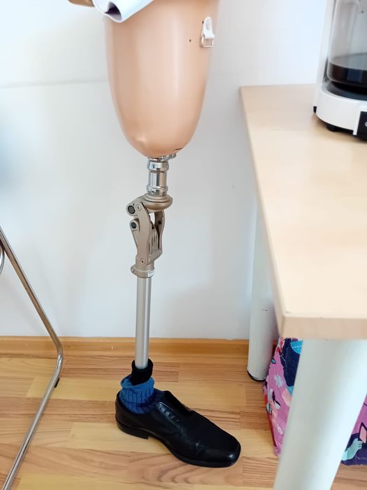 Proteza de coapsa modulara noua, articulatie  hidraulica, nefolosita