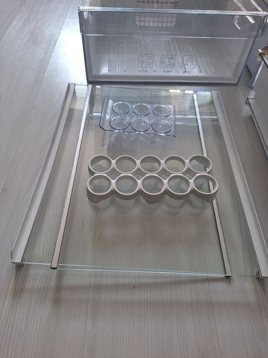 Accesorii combina Beko (rafturi sticla, tava legume / congelator,)
