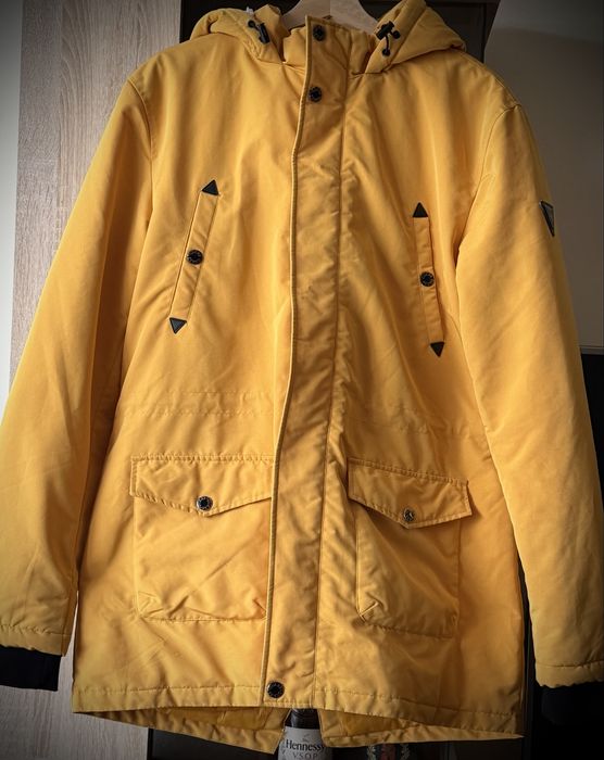 Оригинално зимно  яке Guess