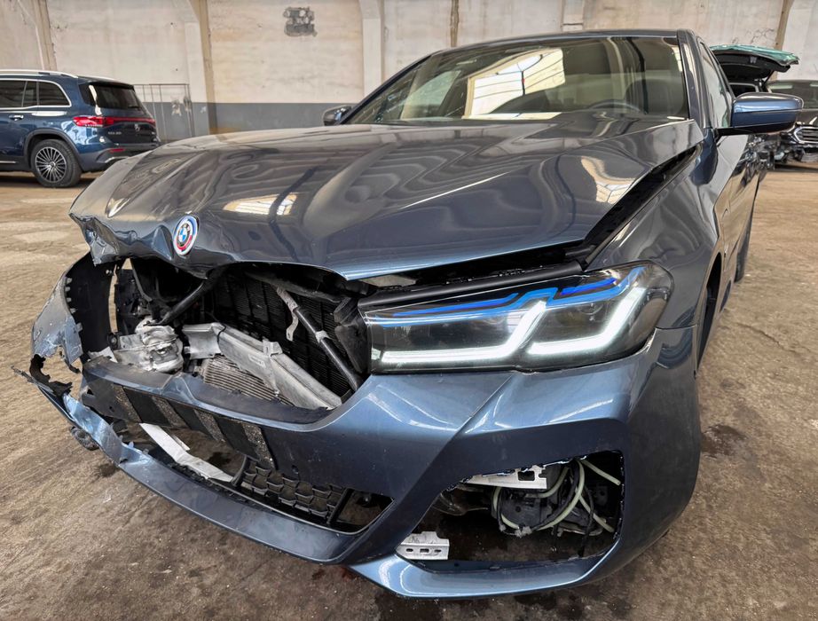 BMW 545e Xdrive avariat