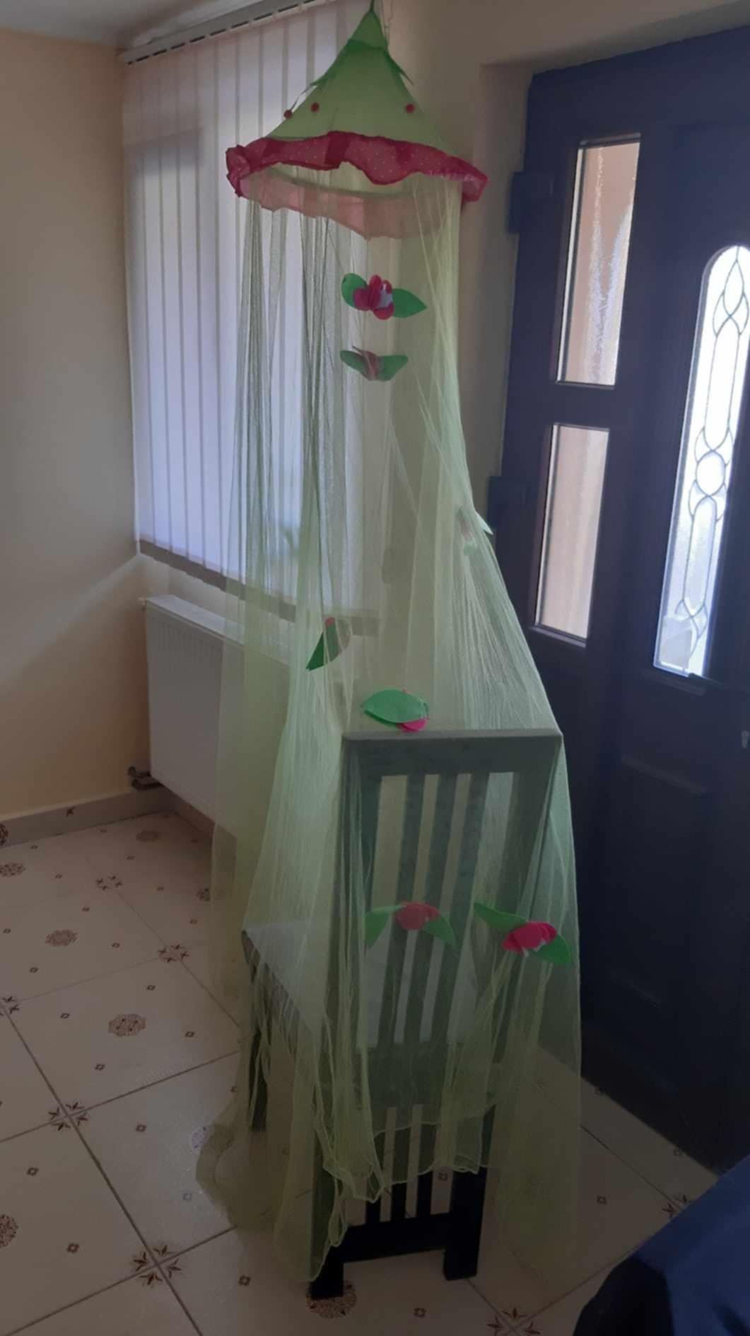 Baldachin pentru pătuțul copilului
