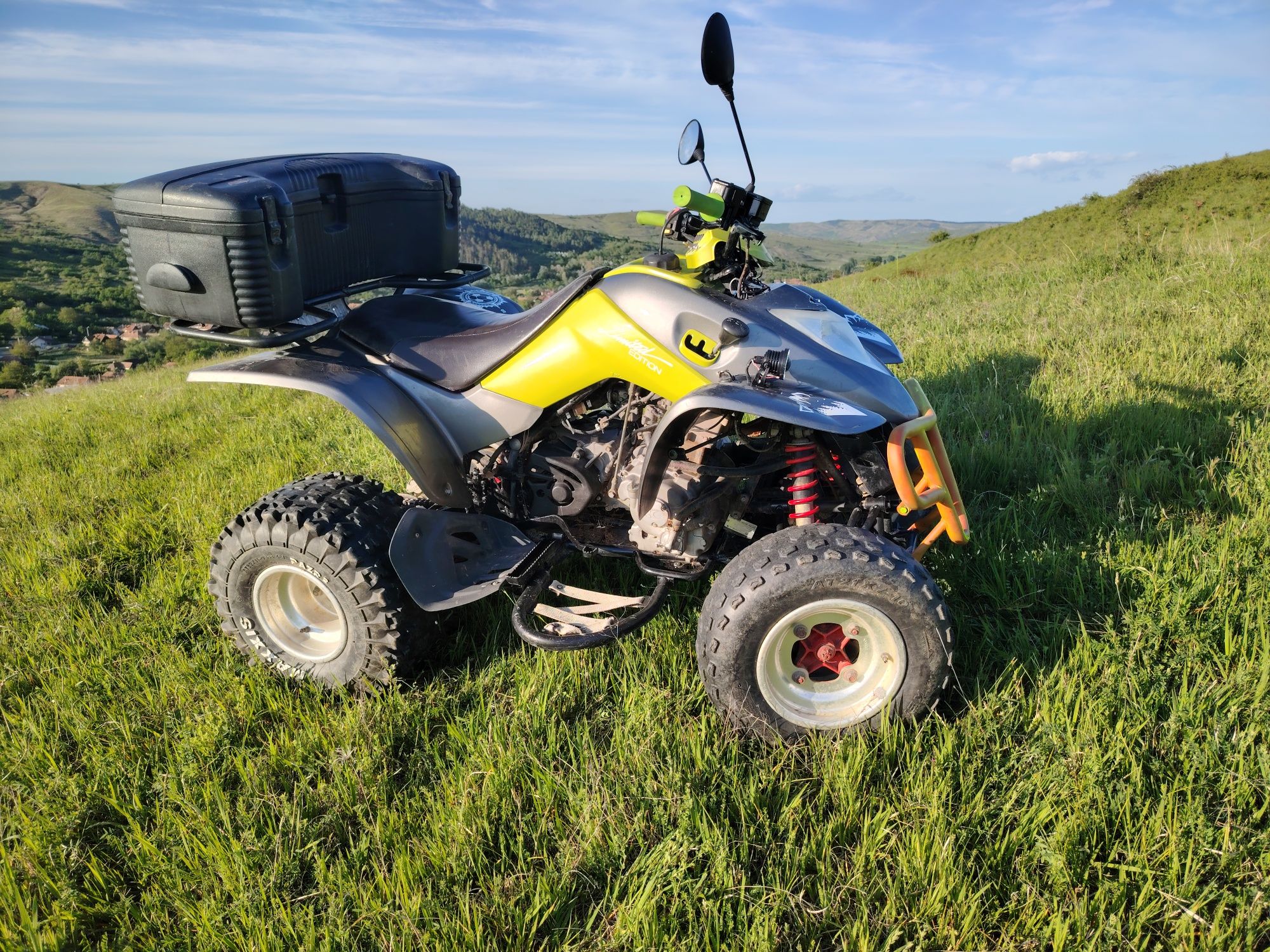 Vând kymco kxr 250