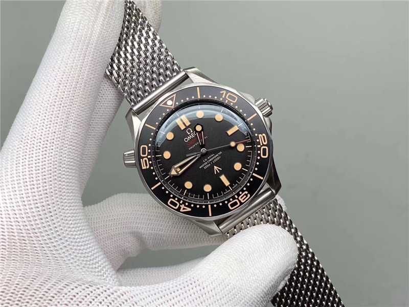 Ceas automat pentru bărbați OMEGA Seamaster Diver 300M 007 Edition