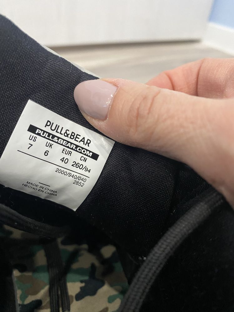 Непромокаеми юношески боти Pull and Bear нови
