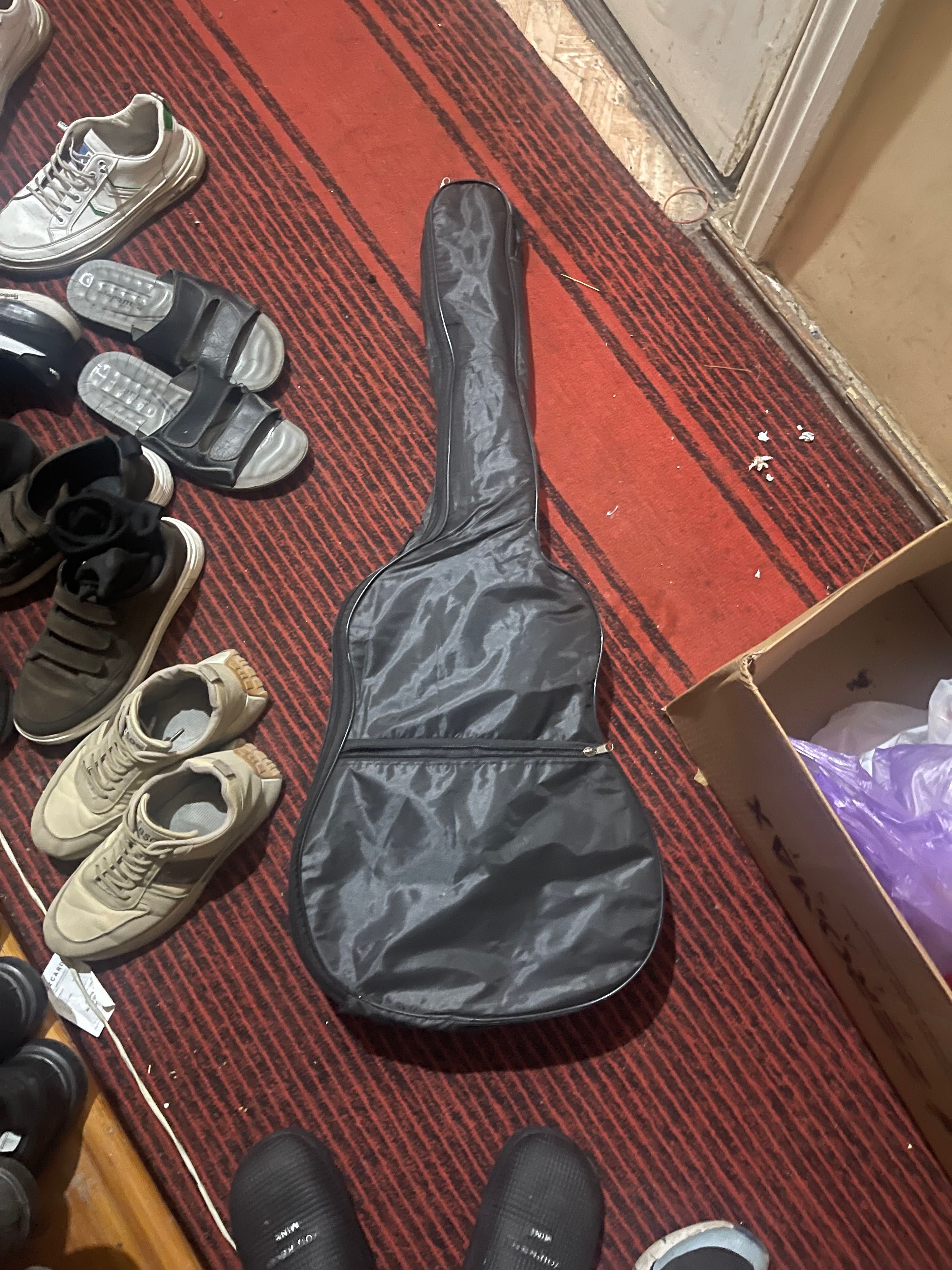 Gitara  ozgina ishi bor samarez qotirsa bo’ldi