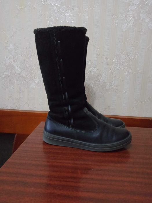 Сапоги зимние  р 37  замшевые  3500 тг   р37 кожа  6000 тг