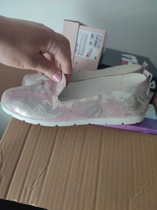 Обувки / маратонки / пантофки