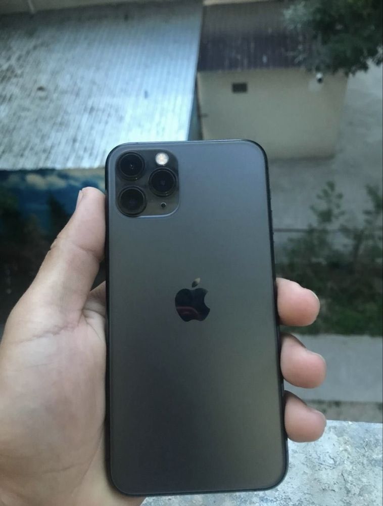 Iphone 11 pro black sotiladi