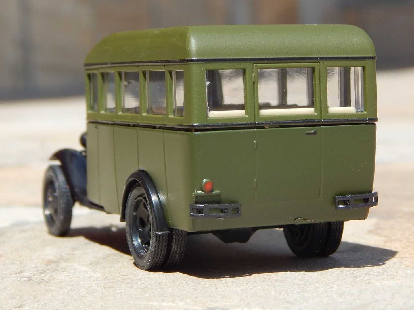 Macheta autobuz de epoca GAZ 03-30 (Ford AA) sc 1:43 cu ambalaj