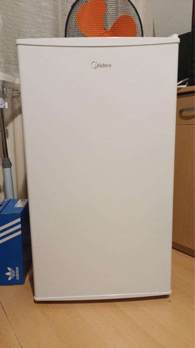 Малък хладилник Midea с гаранция до 2027