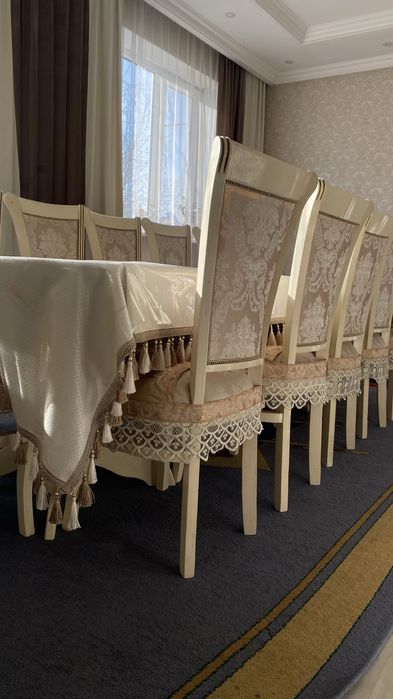 Стол со стульями