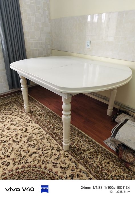 Продается стол для гостиной