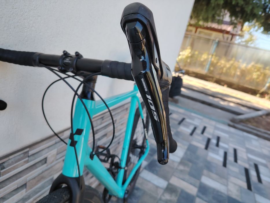 Vând bicicleta gravel,  cube cross race pro, mărime 61cm