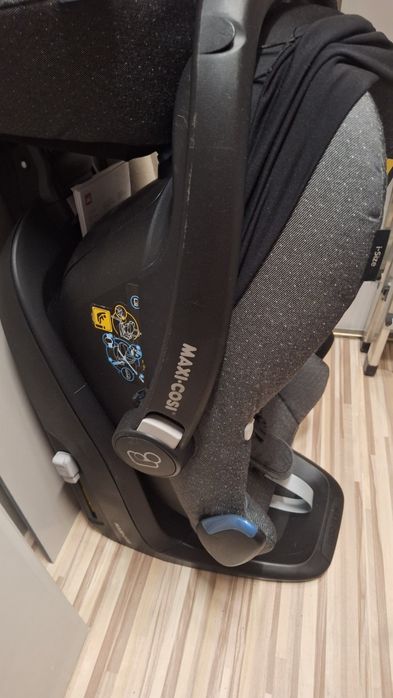 Изофикс база и  стол за кола Maxi Cosi