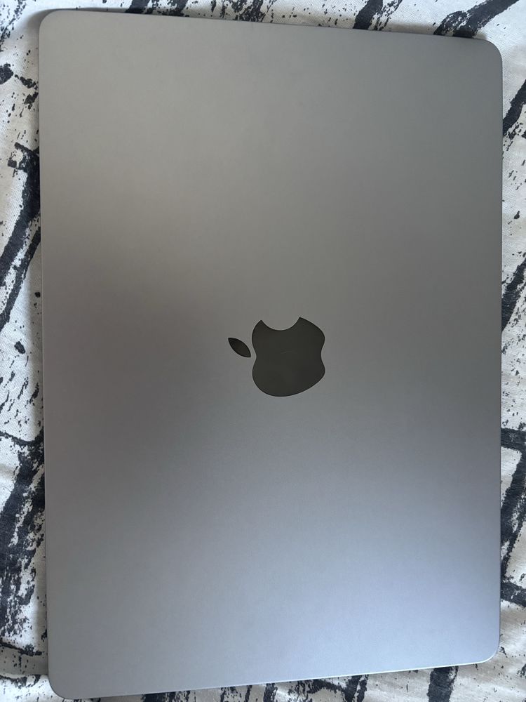 MacBook M3 Air 16GB Ram (100% baterie, in garantie)