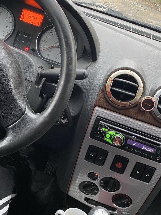 Vand logan 1.5d Proprietar în talon și carte