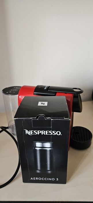 Vând Espressor Nespresso Mini + Aparat spuma Nespresso Aeroccino 3