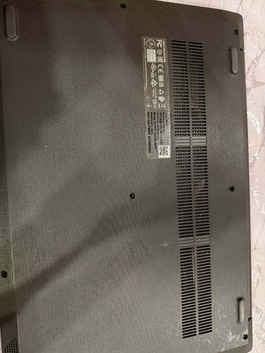 Lenovo noutbook sotiladi