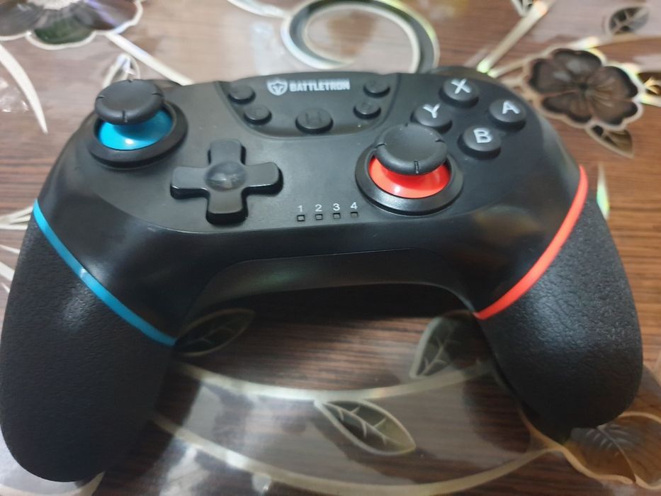 Switch Pro Controller, Nintendo.