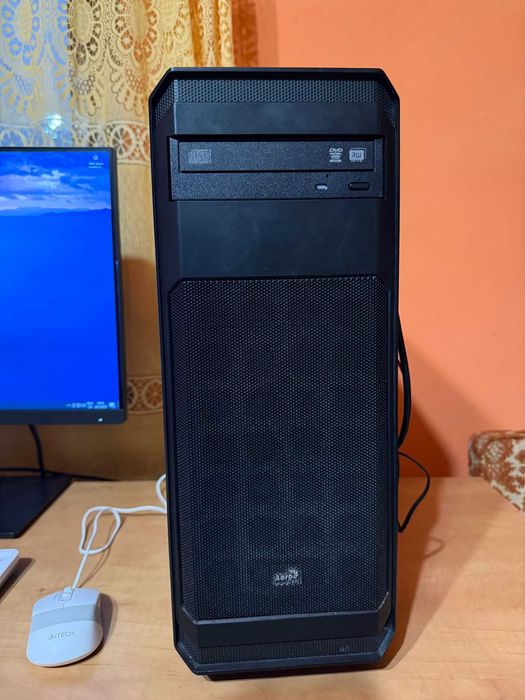 PC Intel Core i7-4790K 32GB RAM GTX 980 TI + Monitor