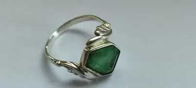 Серебряное кольцо с ИЗУМРУД ом