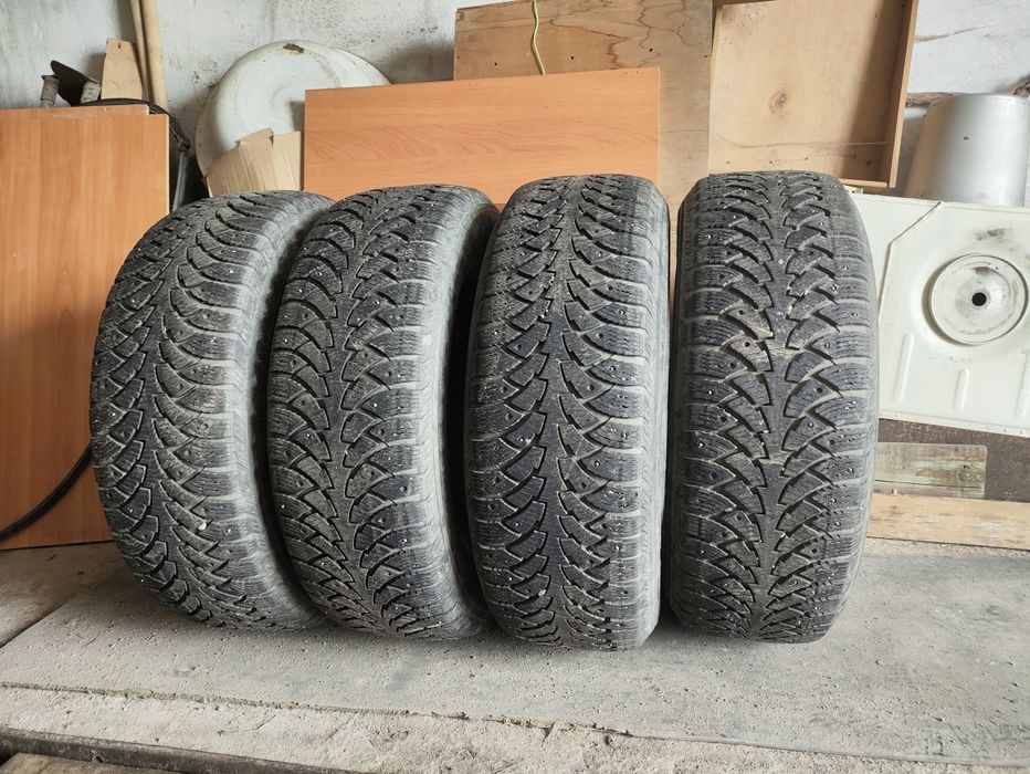 Колеса 4 штуки зимние шипованные 235/65/17