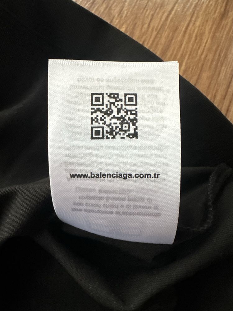 Мъжка,памучна,черна тениска BALENCIAGA с голяма щампа на гърба