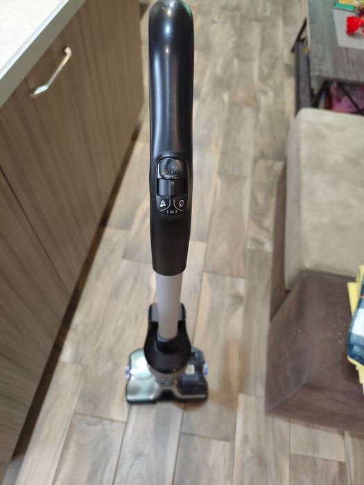 Вертикална безжична прахосмукачка 2/1 rowenta